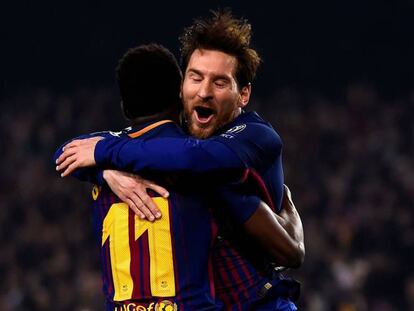 Ousmane Dembelé celebra su gol con Messi.