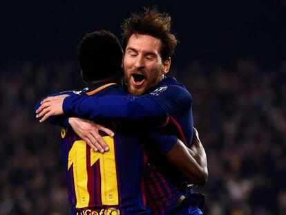 Ousmane Dembelé celebra su gol con Messi.