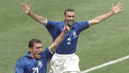 Bergomi celebra junto a Vieri la victoria ante Austria en el Mundial del 98.