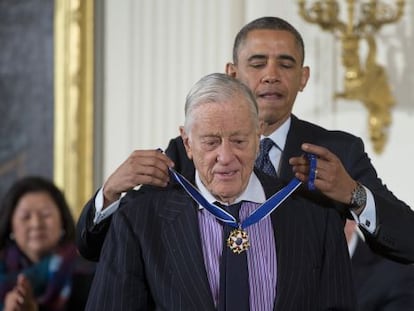 Ben Bradlee recibi&oacute; la Medalla de la Libertad el a&ntilde;o pasado de manos del presidente Obama. 