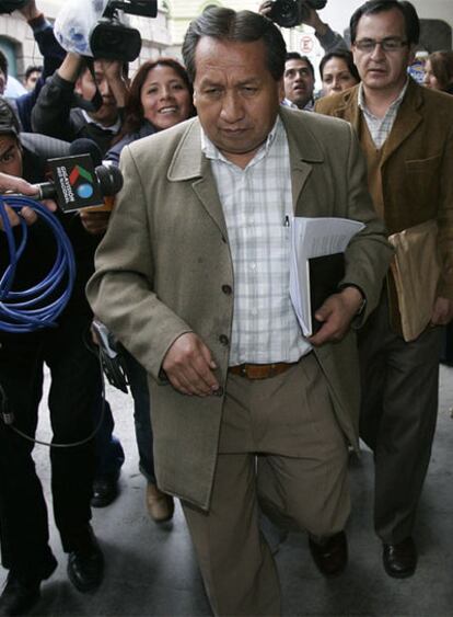 El ex presidente de YPFB Santos Ramírez llega a la fiscalía para declarar sobre el asesinato de Jorge O'Connor.