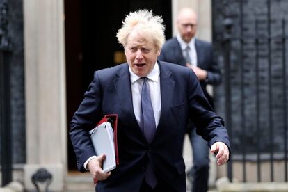 El primer ministro británico, Boris Johnson, a su salida de una reunión, este martes en Londres.