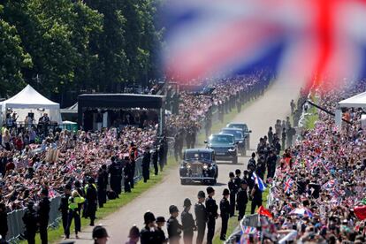 Meghan Markle és conduïda pel Gran Parc de Windsor cap al castell.