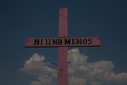 Una cruz que Buendía colocó en Ciudad Neza (Estado de México) en honor a su hija.