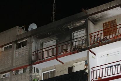 The fourth floor of the building in El Vendrell, Tarragona, where four children lost their lives in a fire Tuesday night. 