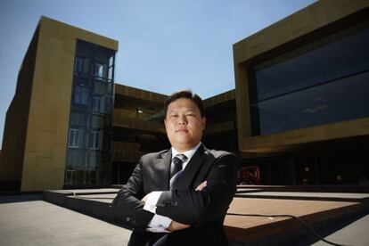 Maodong Chen, one of the co-owners of Don Pin, pictured by the Fénix shopping mall.