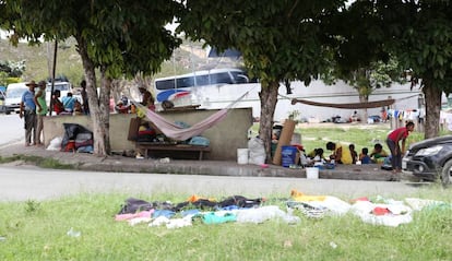 Imigrantes indígenas venezuelanos em Pacaraima, Roraima.