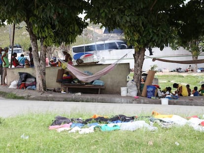 Imigrantes indígenas venezuelanos em Pacaraima, Roraima.