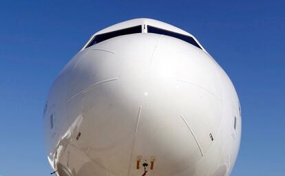 Vista del morro del avión Airbus A320neo durante la rueda de prensa donde la compañía canadiense Bombardier anunció que el fabricante europeo Airbus adquirirá una participación mayoritaria en la sociedad.