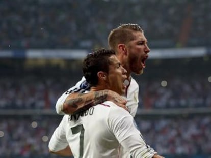 Cristiano celebra el gol con Ramos.