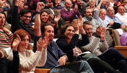 De derecha a izquierda, Elisenda Alamany,,Pablo Iglesias, Ada Colau y Xavier Domènech, en el mitin final en Santa Coloma.