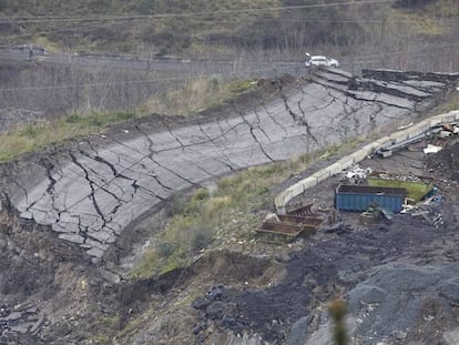 Zona afectada por el derrumbe del vertedero en Zaldibar (Bizkaia).