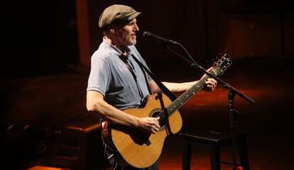 James Tylor durante su concierto en Barcelona.