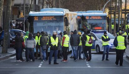 Taxistes de Barcelona tallant la Gran Via. 