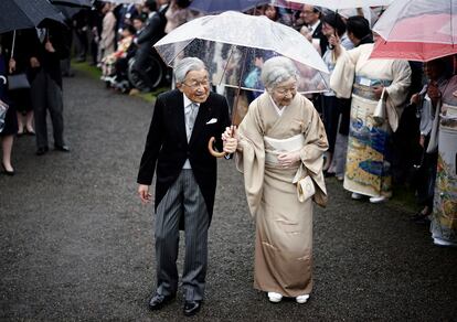 In this Nov. 9, 2018, file photo, Japan's Emperor Akihito, left, and Empress Michiko, right, greet the guests during the autumn garden party at the Akasaka Palace imperial garden in Tokyo.