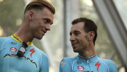 Boom, a la izquierda, y Nibali, durante la presentación de los equipos del Tour, el jueves.