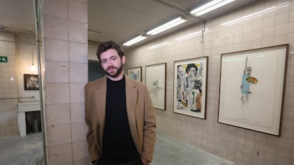 El galerista Fer Francés, en su nueva galería VETA, en el barrio de Carabanchel en Madrid.