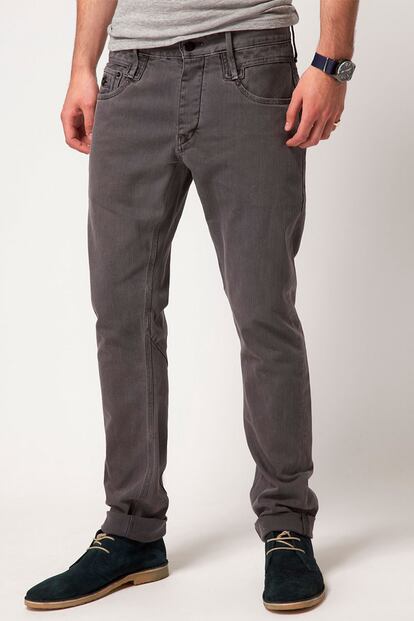 Vaqueros gris descolorido de Denham (176,48, a la venta en ASOS).