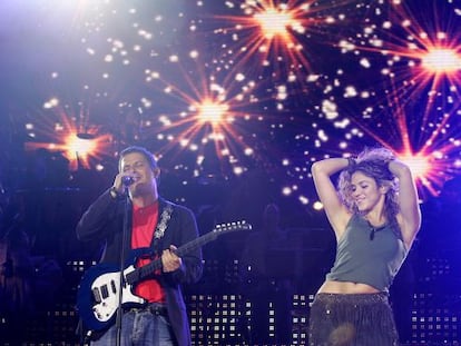 Alejandro Sanz y Shakira, en un concierto en Madrid en 2006.