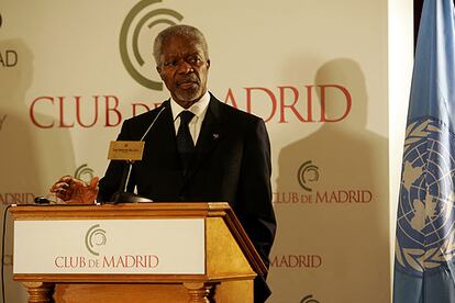 El secretario general de la ONU, Kofi Annan, se dirige a la prensa ayer en Madrid.