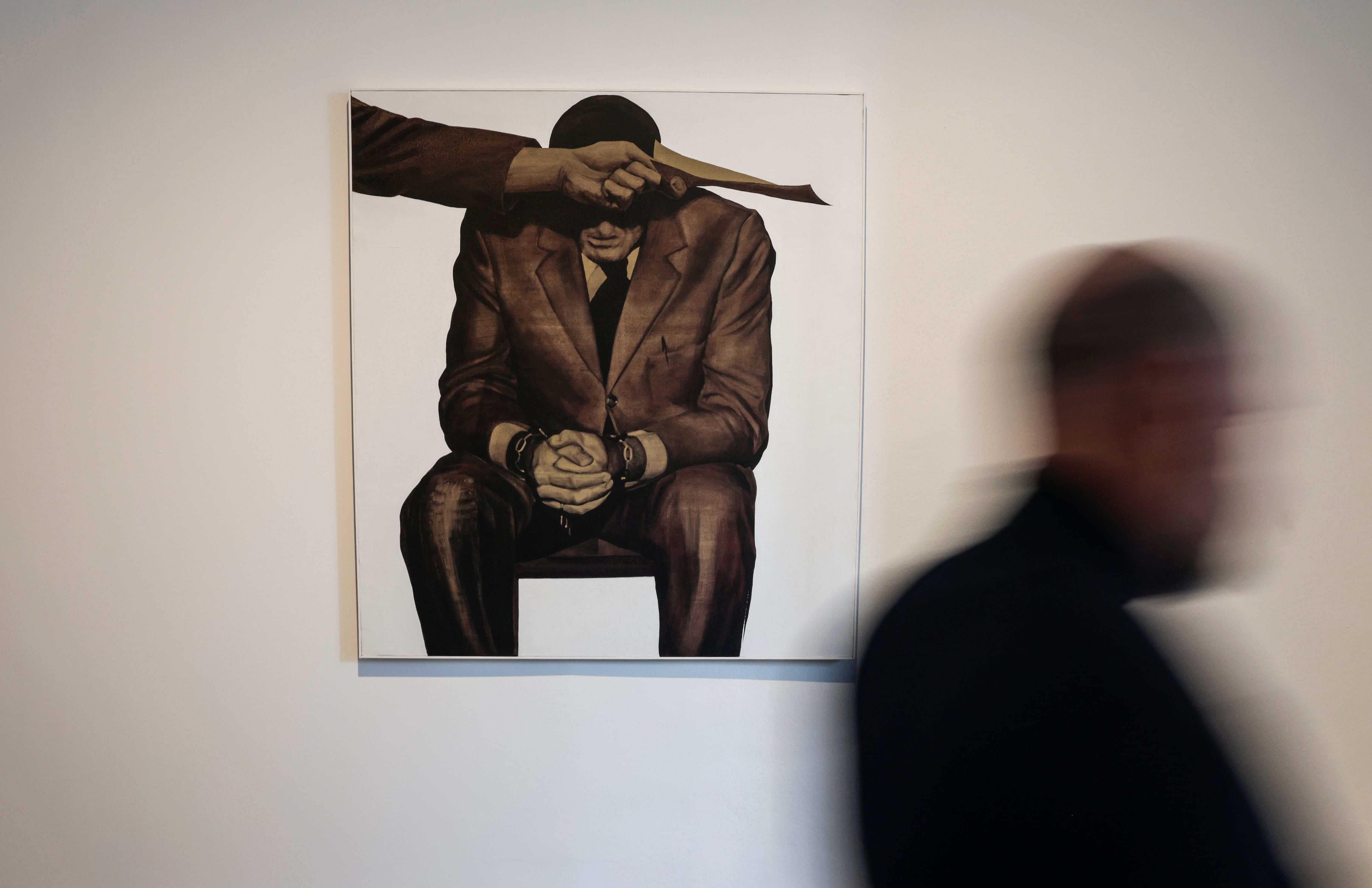 Una obra de Juan Genovés al inicio de la 'Colección Arte Contemporáneo: 1975-presente. 50 años de historia del arte desde España', en el Museo Nacional Centro de Arte Reina Sofía, presentada hoy lunes.