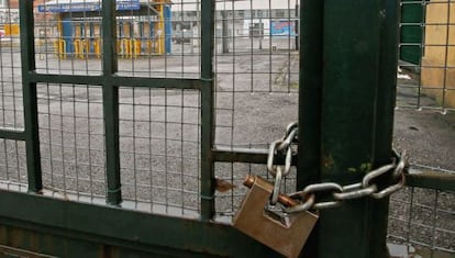 El estadio Tardini de Parma, cerrado con candado.