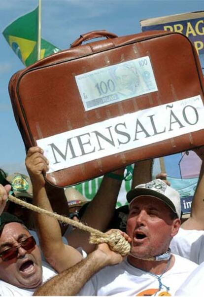 Manifestación de agricultores, ayer en Brasilia, para protestar contra la corrupción.