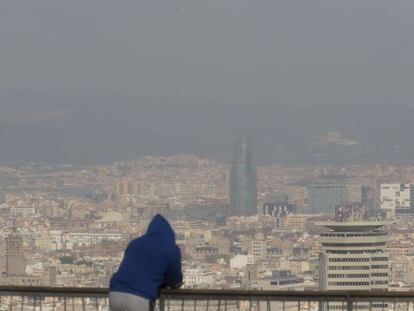 Imatge de la ciutat de Barcelona des del mirador de l'Alcalde.