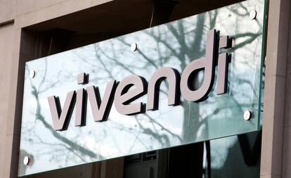 Puerta de acceso a la sede de Vivendi en París, en 2016.