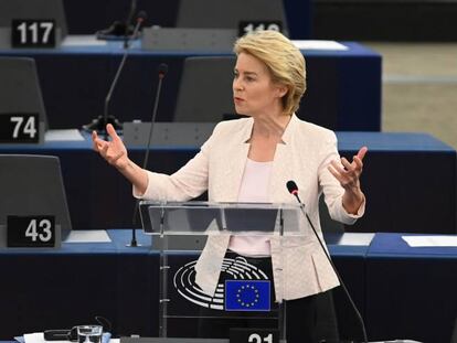 La presidenta de la Comisión Europea, Ursula Von der Leyen, durante una intervención en la Eurocámara.