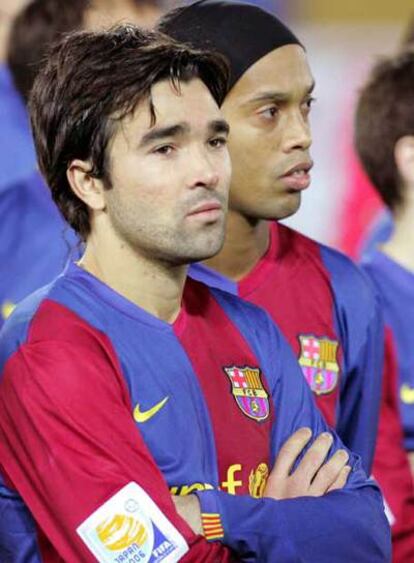 Deco y Ronaldinho, tras la derrota ante el Internacional.