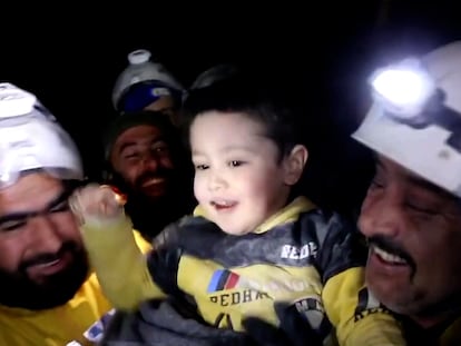 Vídeo | La risa de un niño rescatado dos días después del terremoto en Siria