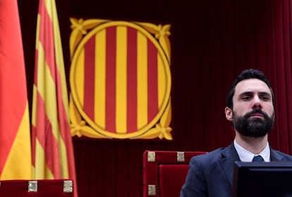 Roger Torrent, presidente del Parlamente, interviene durante el pleno.