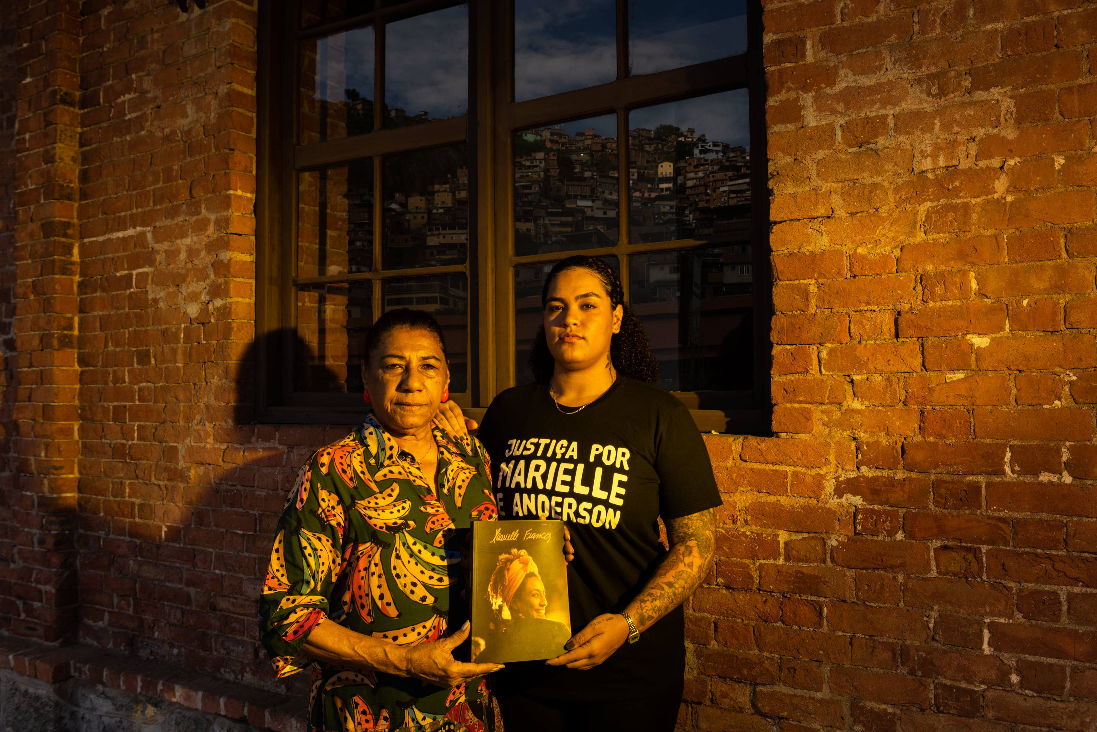 Retratos de Marinete y Luyara Franco, madre e hija de Marielle Franco, durante una entrevista con El País en la oficina del Instituto Marielle Franco, en la ciudad de Río de Janeiro, Brasil.
Octubre de 2024, Brasil