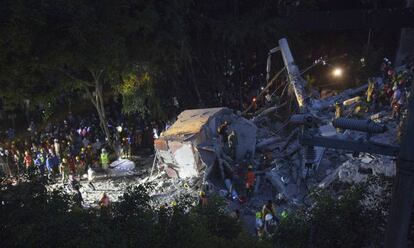 Un edificio derrumbado en la calle Ámsterdam en la Colonia Condesa.