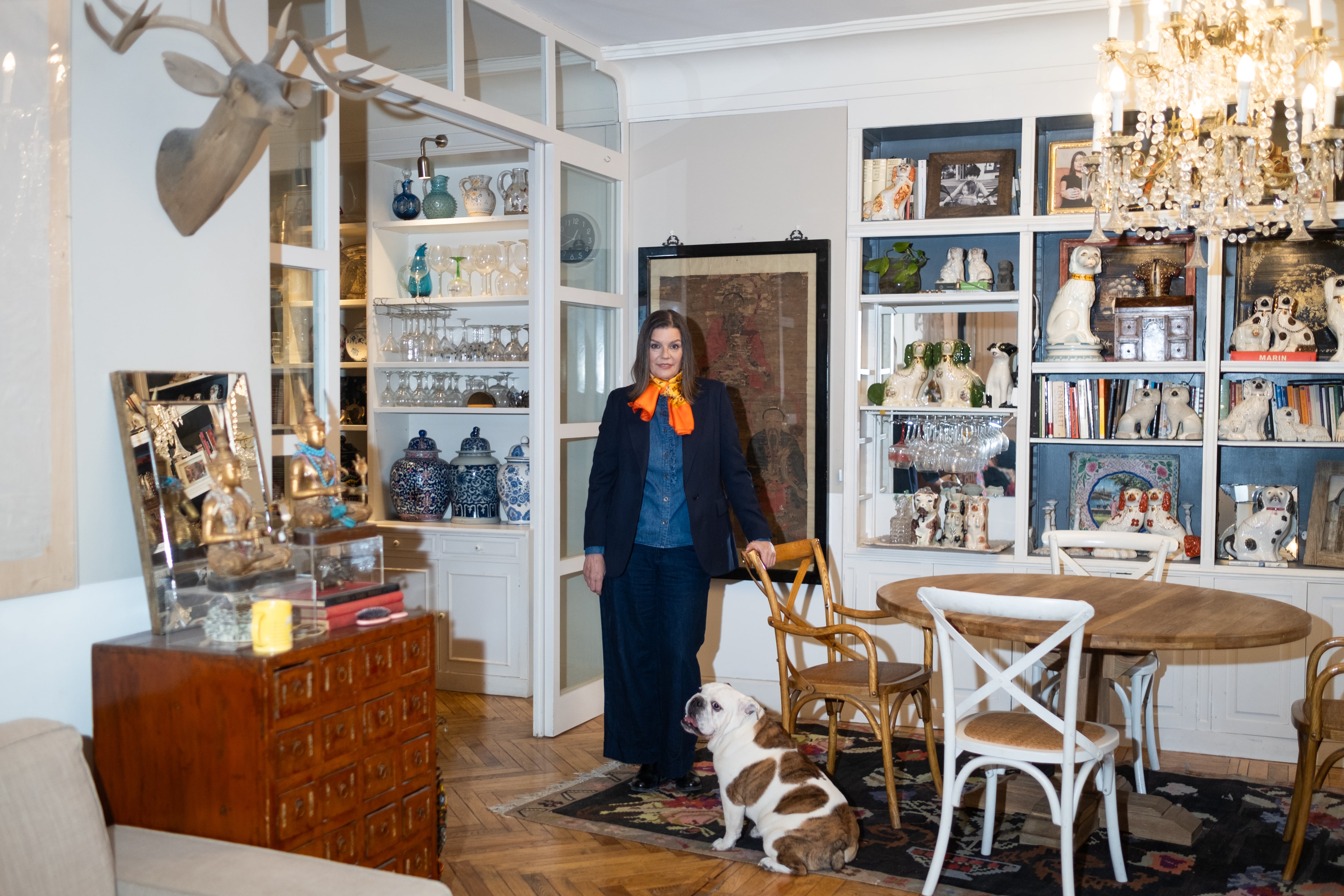 Verónica Durán en el salón de su piso en el distrito de Salamanca, Madrid.