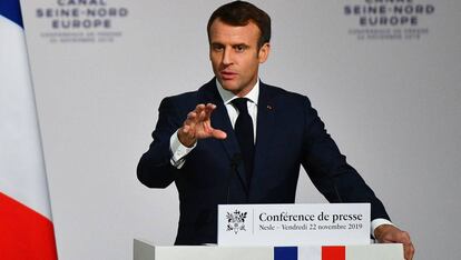 El presidente francés, Emmanuel Macron, durante una conferencia de prensa en el Norte de Francia. 