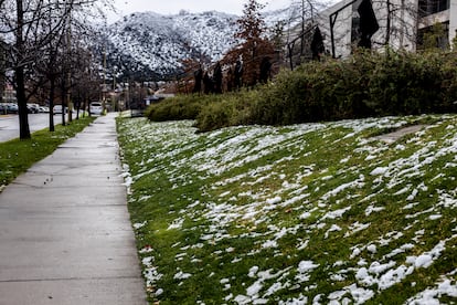 Se prevén altas temperaturas históricas y precipitaciones en Santiago para el cierre del invierno.