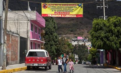 Un cartel advierte a los ladrones que los vecinos se toman la justicia por su mano.