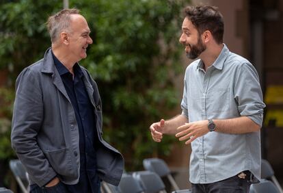 Hervé Le Tellier (izquierda) y Pablo Martín Sánchez conversan este miércoles en el Centro de Cultura Contemporánea de Barcelona.