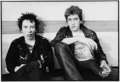 John Lydon (a.k.a Johnny Rotten) y Steve Jones, de Sex Pistols.