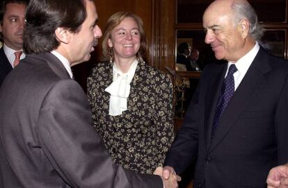 José María Aznar y Francisco González en 2002, poco antes de una conferencia.