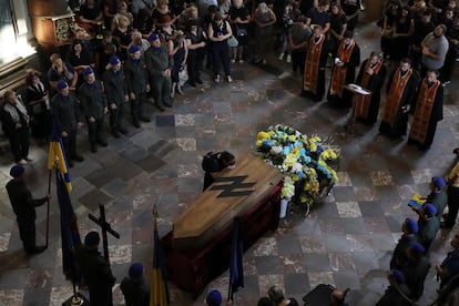 Ceremonia fúnebre para Ihor Mykhailyshyn, el militar del regimiento Azov, que murió luchando contra las tropas rusas en la ciudad de Mariupol, en Lviv, Ucrania, este miércoles.