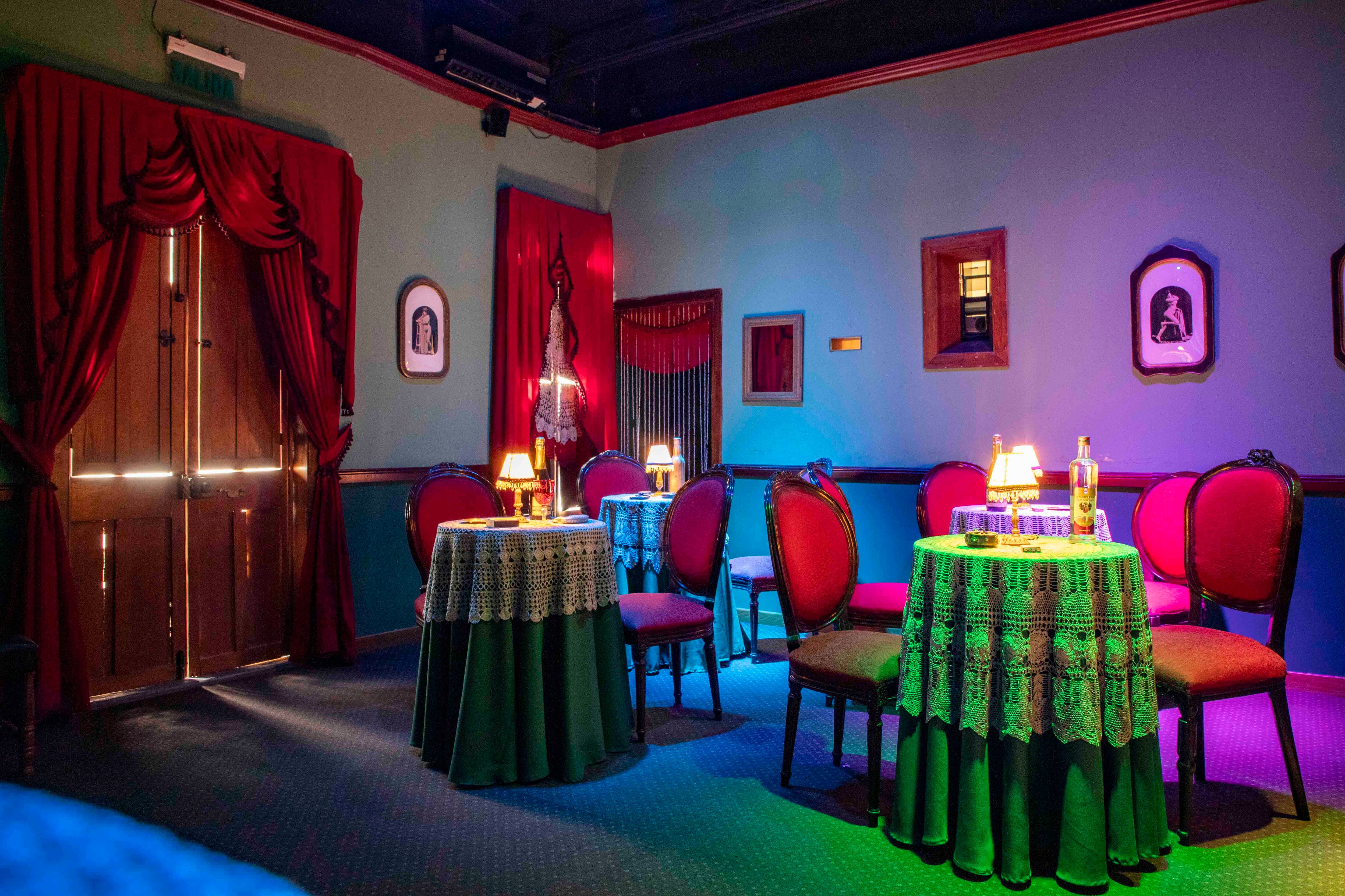 La sala de la Casa-Museo Mario Vargas Llosa dedicada a la novela 'La casa verde', en Arequipa, el 14 de octubre.