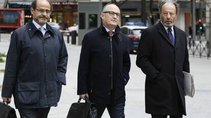 Fernando Restoy, exsubgobernador del Banco de España llegando a la Audiencia.