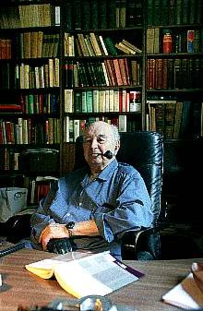 Martín de Riquer, en su casa de Barcelona.