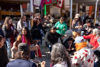 Encuentro de Tejedoras en Amaicha del Valle, una zona rural en la región montañosa de Tucumán, en el noroeste argentino.