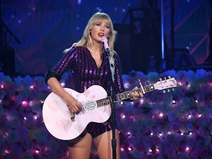Taylor Swift, la última estrella del pop que ha declarado que su discográfica le ha timado. Y lo ha dicho justo cuando sale la lista de 'Forbes' con los famosos mejor pagados y ella es la número uno.
