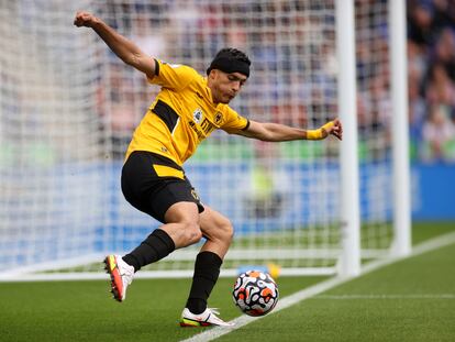 Raúl Jiménez, la semana pasada en el campo del Leicester.