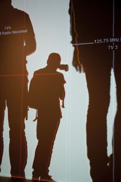 Instalación <i>Frecuencia y volumen,</i> de Rafael Lozano-Hemmer.